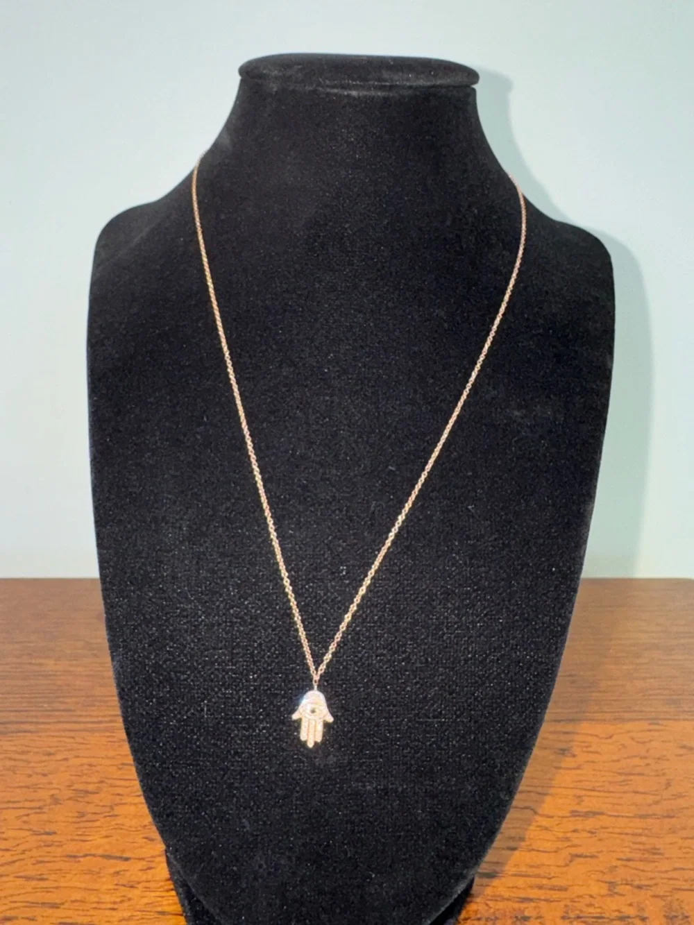 NWOT Rose Gold Hamsa Pendant Necklace - Picture 3 of 8